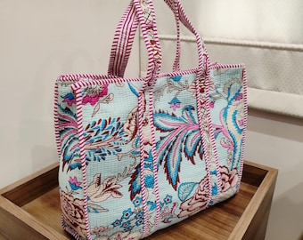 Met de hand bedrukte, gewatteerde katoenen tas: grote boho-reistas