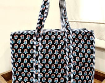 Met de hand bedrukte, gewatteerde katoenen tas: grote boho-reishandtas