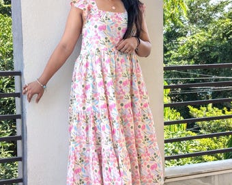 ヴィンテージの明るい花柄ドレス // ミディ、Vネックのノースリーブ