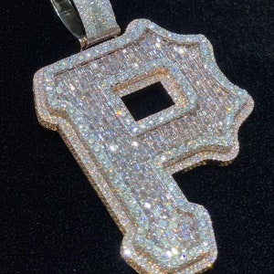 Colgante personalizado con la letra P inicial, collar con nombre personalizado de estilo hip hop con fuente baguette de moissanita, colgante con efecto helado, joyería de hip hop para rapero