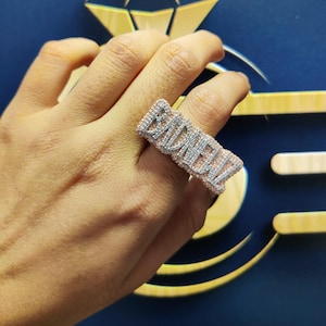 Anillo de moissanita con diamantes VVS para hombre, anillo con inicial con efecto hielo, joyería de hip hop, regalo de joyería de hip hop, anillos con efecto hielo, anillo de raperos de hip hop
