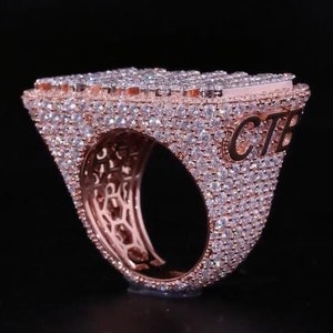 Anillo con inicial de moissanita con diamantes VVS para hombre, anillos con inicial de moissanita, anillo con inicial de moissanita personalizado con inicial de moissanita.