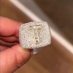 Anillo con inicial de moissanita con diamantes VVS para hombre, anillos con inicial de moissanita, anillo con inicial de moissanita personalizado con inicial de moissanita.