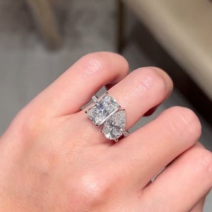 Anillo de compromiso &quot;Toi Et Moi&quot; de 6 quilates, anillo de promesa de dos piedras, anillo de Emily Ratajkowski, anillo de oro macizo de 14 quilates con corte pera y corte radiante.