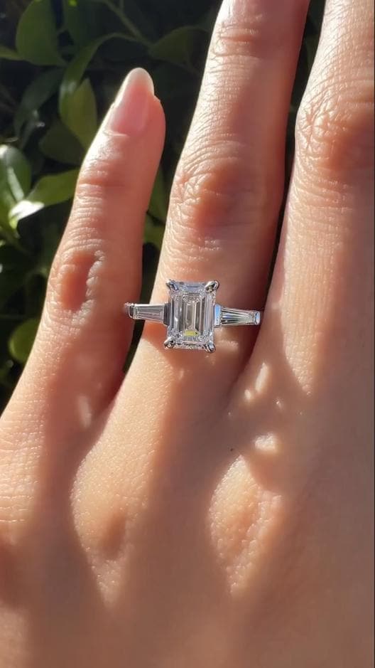 Anillo de diamantes cultivados en laboratorio de 1,0 ct con corte esmeralda, anillo de compromiso cónico de talla baguette, anillo de tres piedras cultivadas en laboratorio, anillo de aniversario, regalo para ella