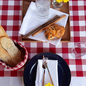 Copritavolo da picnic rosso e bianco, tovaglia lavabile personalizzata, runner da tavolo in cotone per decorazioni da tavola, runner da tavolo primaverile per