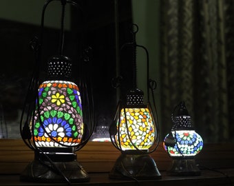 Linterna de mosaico marroquí hecha a mano, metalistería de vidrio vibrante, decoración única para el hogar, iluminación versátil para interiores y exteriores, arte exquisito