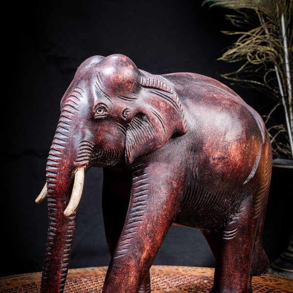 Teak Elefant Holz Skulptur geschnitzt Statue Elefant Dekor Teak Handwerk künstlerische Schnitzerei Holz Kunst Elefant Figur Teak Schönheit