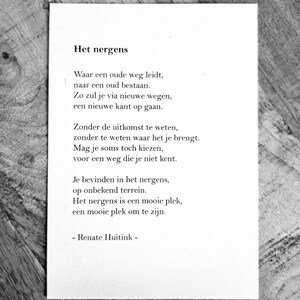 Het nergens. A6 poster/kaart met gedicht.