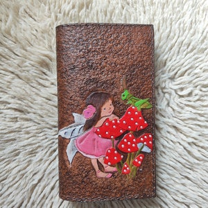 Lindos regalos de hadas para mujeres - Único en su tipo, billetera delgada de cuero genuino con seta amanita grabada a mano Decoración Cottagecore Naturaleza del bosque