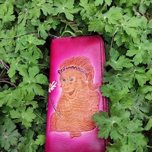 Carteira esculpida em couro de macaco, esculpida à mão, pintada à mão, carteira longa, carteira com zíper, carteira de macaco, carteira rosa, carteira artesanal