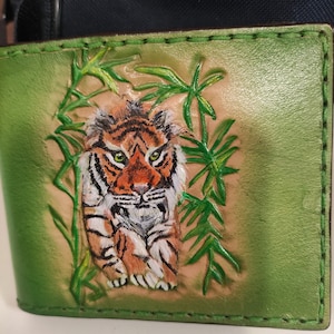 Portefeuille tigre, portefeuille en cuir, portefeuille en cuir repoussé à la main, portefeuille vert, portefeuille repoussé, portefeuille sculpté, portefeuille pour homme, cadeau pour homme, porte-cartes mince
