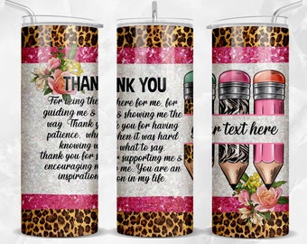 Può includere: Un bicchiere rosa e nero con un motivo a stampa leopardata e un motivo floreale. Il bicchiere ha uno sfondo bianco con il testo "Thank you for being the guiding me & way. Thank you for patience, when knowing you thank you for supporting and encouraging my inspiration" sul lato sinistro, "Thank you here for me, for & showing me the way you for having when it was hard what to say. Supporting me & me. You are an on in my life." sul lato centrale, e "Your text here" sul lato destro.