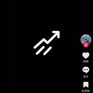 Peut inclure: Une capture d'écran d'un téléphone mobile affichant un message sur les réseaux sociaux avec un graphique de flèche blanche ascendante. Le message est intitulé "Sniper entry" et comprend le texte "Akun perang #traderindonesia #for more". Le message a 40 000 likes, 917 commentaires, 6 056 partages et 1 543 sauvegardes.
