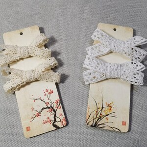 Delicati fiocchi per capelli fatti a mano per bambine – Set da 2 con buono regalo, perfetti per piccole principesse e animali domestici