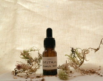 Essential oil blend moss