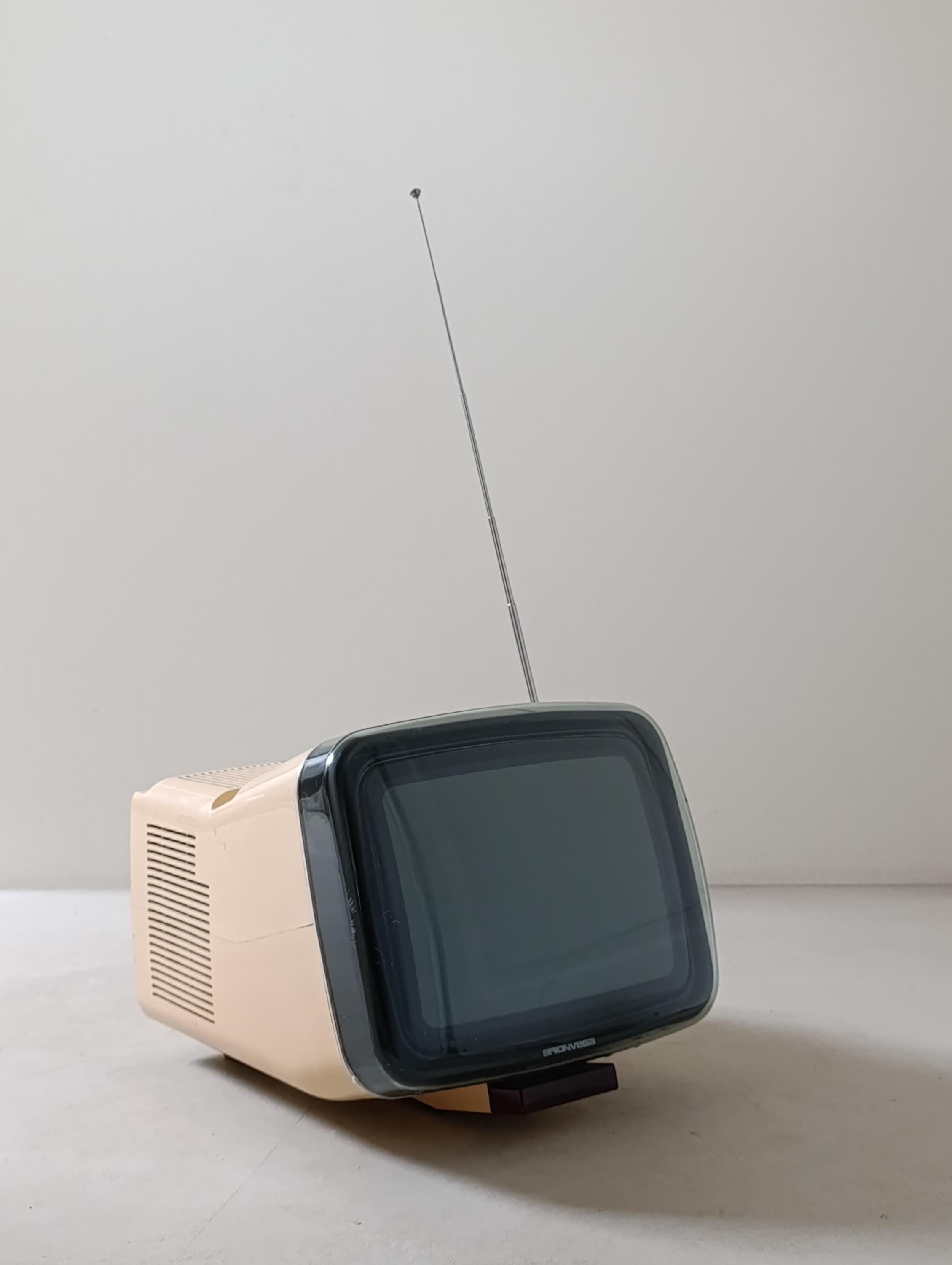 ビンテージのブリオンベガ・アルゴル11テレビ。マルコ・ザヌーソと