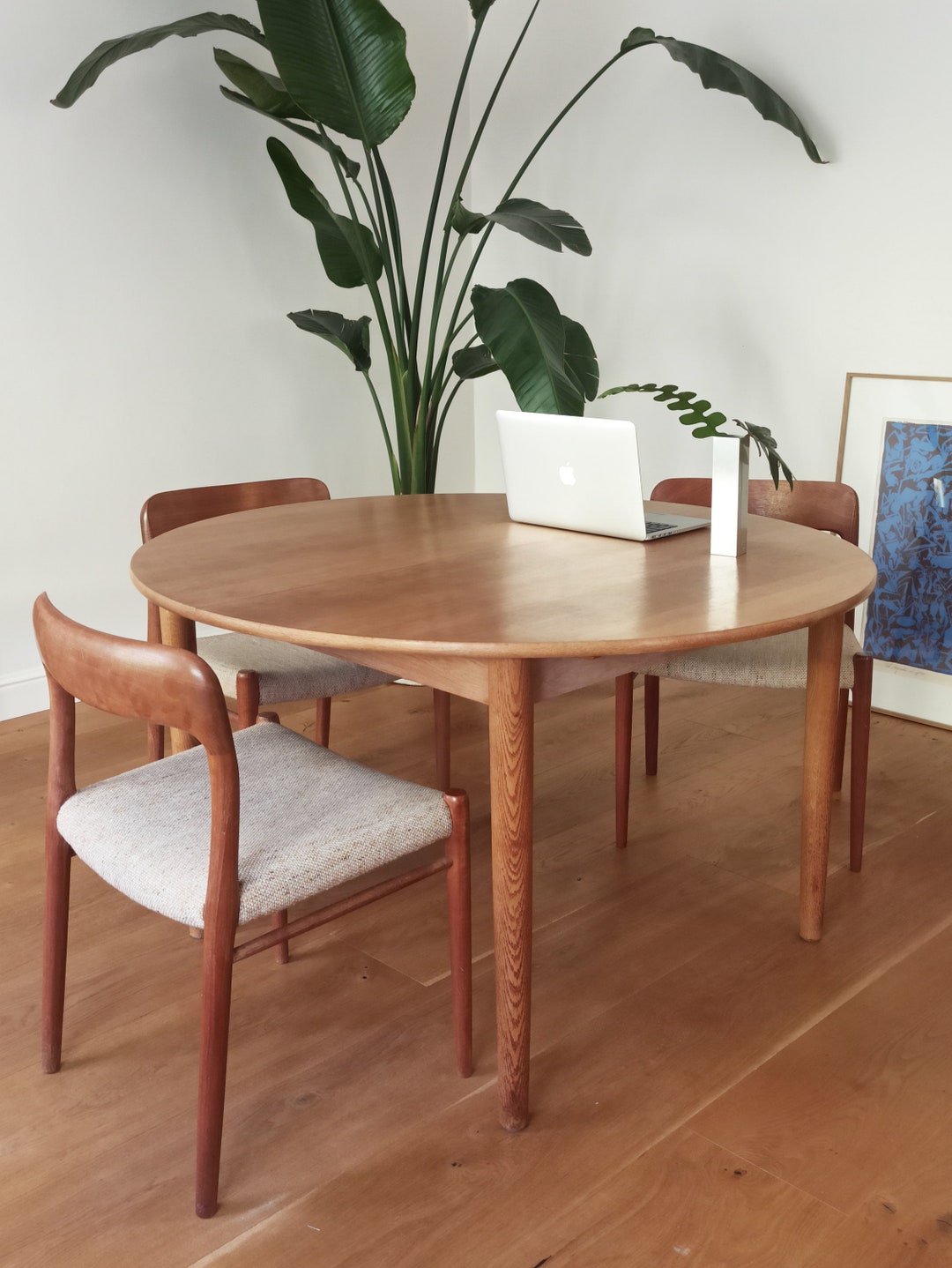 Beautiful Midcentury Oak Round Scandinavian Vintage Dining Table, Butterfly Extension, 1960s