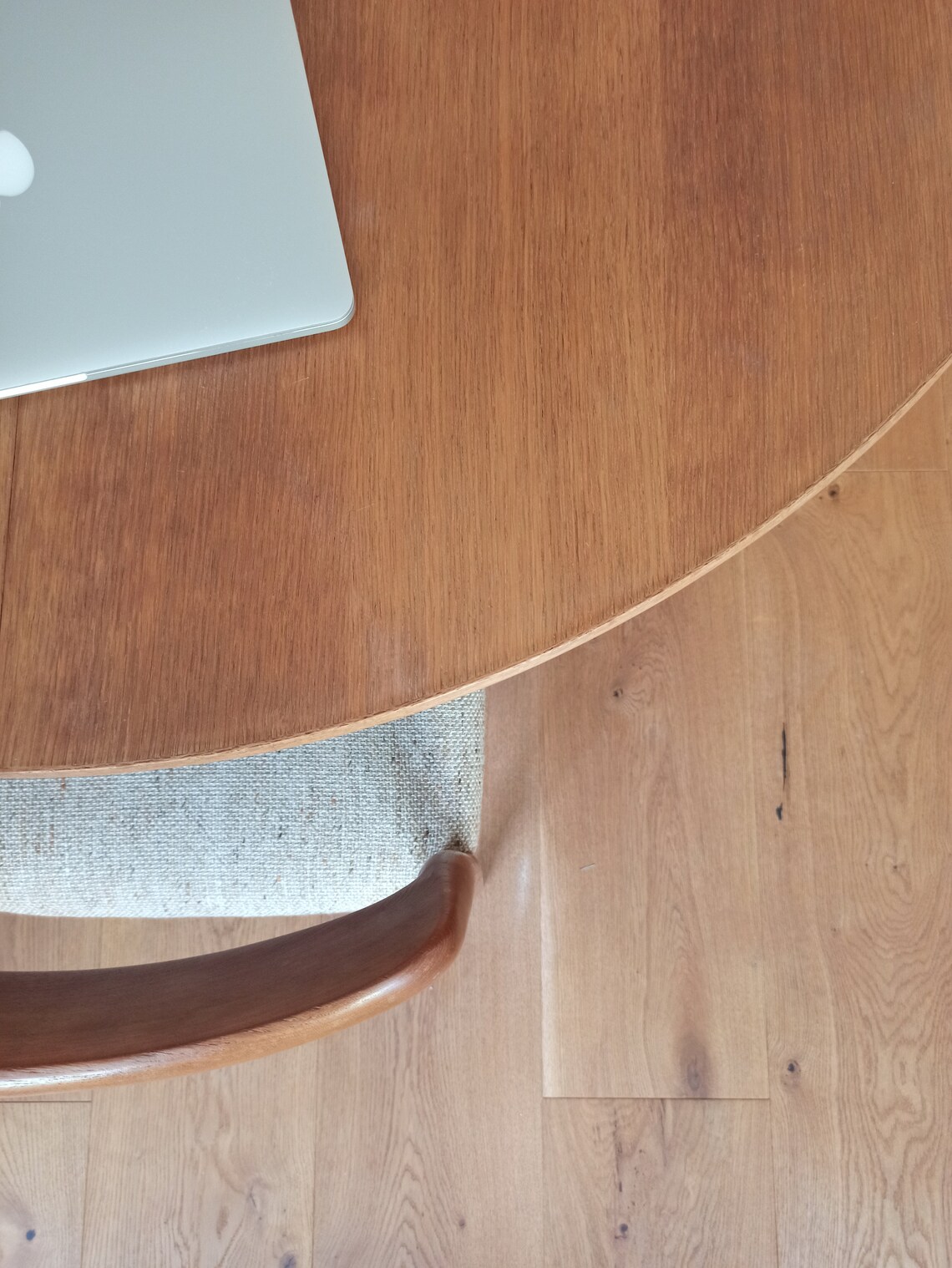 Beautiful Midcentury Oak Round Scandinavian Vintage Dining Table, Butterfly Extension, 1960s