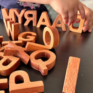 BILLIOTEAM 26 Pcs 6 Wooden Craft Letters,Natural Blank Unfinished Wooden Capital Alphabet Letters for Kids Learning Gift,DIY Painting,Letter Board,Ho