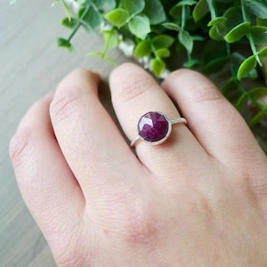 Bague solitaire en rubis et corindon : argent sterling 925, pierre de naissance de juillet