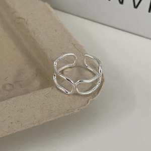 Anello aperto minimalista / Anello geometrico regolabile in argento / Delicato gioiello moderno per donna / Anello aperto fatto a mano