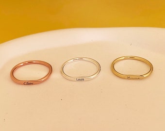 Anillo de nombre, anillo de apilamiento, anillo de nombre personalizado, anillo de nombre delicado, relleno de oro de 14K, anillo minimalista grabado, joyería hecha a mano