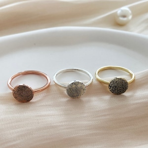 Circle Fingerprint Ring, Actual Fingerprint Ring, Signet Ring, Custom Memorial Jewelry, Dainty Engraved Ring, Gift For Her