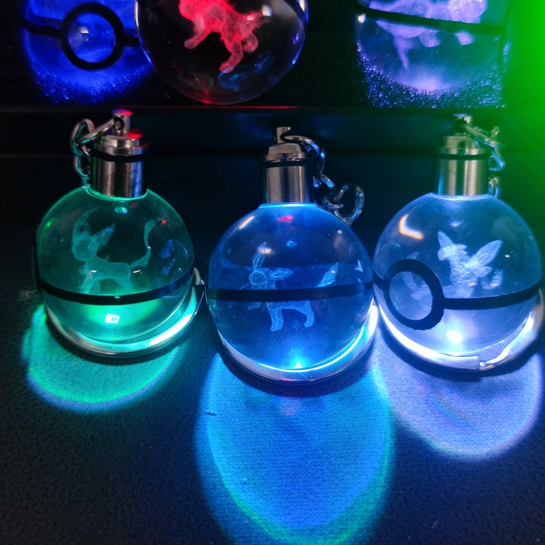 Llavero LED de cristal de Pokémon, llavero de bola de cristal personalizado, llavero de Pokeball de 30MM, regalos de Pokémon imagen 6