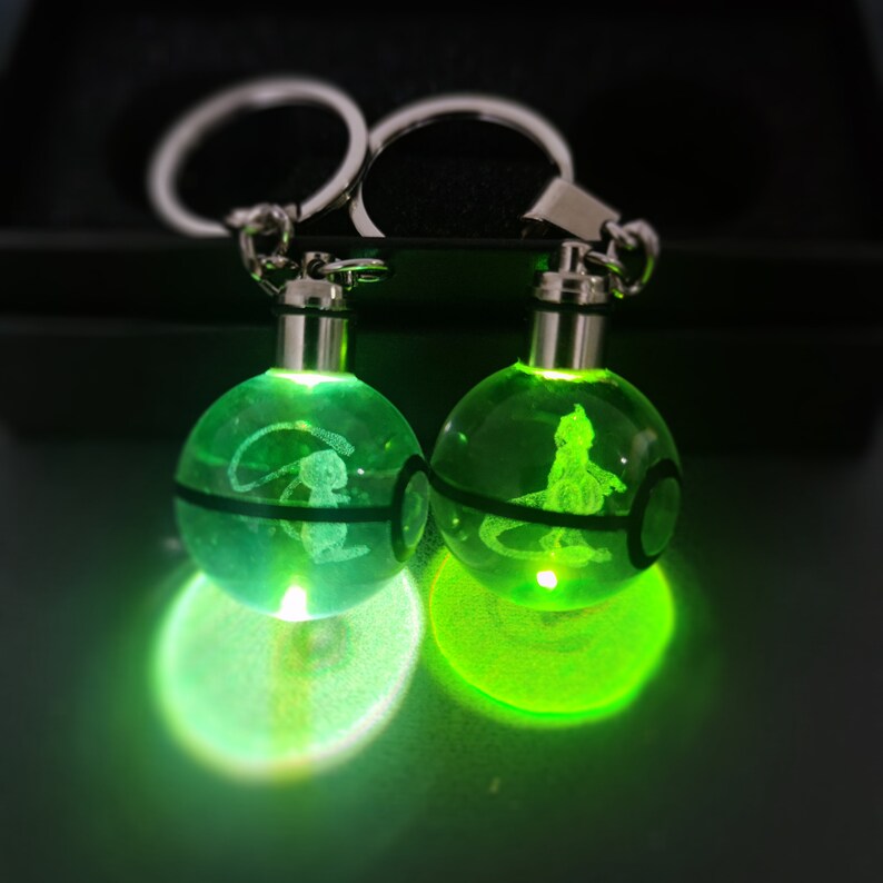 Llavero LED de cristal de Pokémon, llavero de bola de cristal personalizado, llavero de Pokeball de 30MM, regalos de Pokémon imagen 3