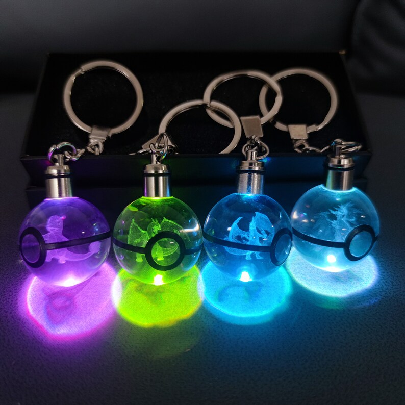 Pokemon-Kristall-LED-Schlüsselanhänger, individueller Kristallkugel-Schlüsselanhänger, 30 mm, Pokeball-Keying, Pokemon-Geschenke Bild 1