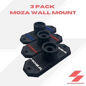 Puede incluir: Se muestran tres soportes de pared MOZA negros, cada uno con una parte superior cilíndrica y una base rectangular. La palabra "MOZA" está impresa en cada soporte en rojo, azul y blanco. El texto "3 PACK MOZA WALL MOUNT" está en la parte superior.