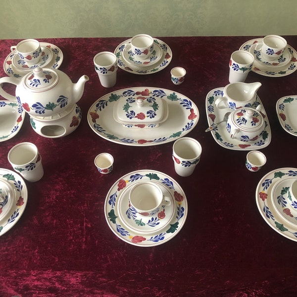 Vaisselle de petit-déjeuner de ferme vintage de 42 pièces pour 6 personnes de Royal Boch.