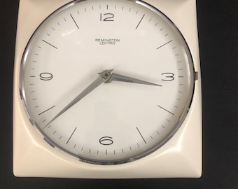 Horloge de cuisine vintage Remmington LEKTRO en céramique blanche mate 1960.