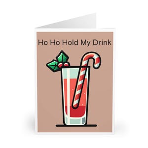 LUSTIGE WEIHNACHTSKARTE – "Ho Ho Hold My Drink" | Frecher Feiertagsgruß, festlicher Humor für Freunde, Familie, Party-Einladungen
