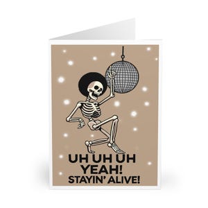 Cartão de esqueleto discoteca Stay Alive | Cartão de felicitações afro divertido e descolado | Cartão de aniversário retrô ou só porque sim | Vibes de humor dos anos 70