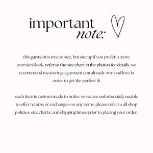 Puede incluir: Nota importante: Esta prenda es de talla real, pero elige una talla m&aacute;s si prefieres un look m&aacute;s holgado. Consulta la tabla de tallas en las fotos para obtener m&aacute;s detalles. Te recomendamos que midas una prenda que ya tengas y que te guste para obtener el ajuste perfecto. Cada art&iacute;culo se hace a pedido, por lo que lamentablemente no podemos ofrecer devoluciones o cambios en ning&uacute;n art&iacute;culo. Consulta todas las pol&iacute;ticas de la tienda, las tablas de tallas y los plazos de env&iacute;o antes de realizar tu pedido.
