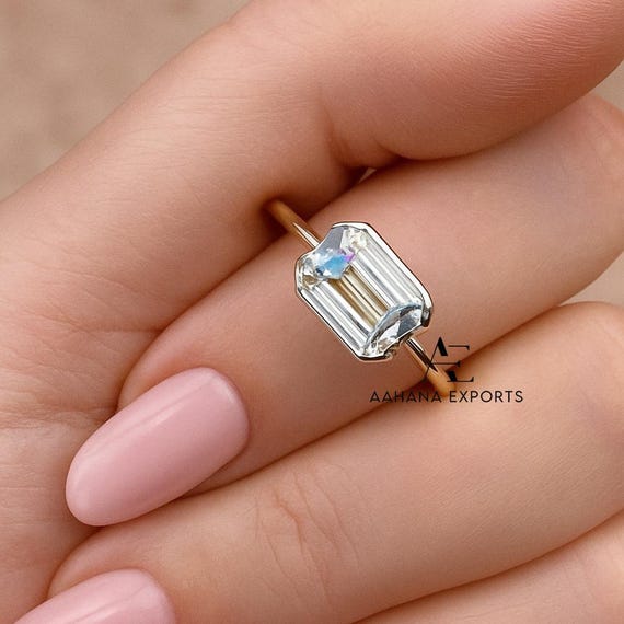 2 CT Solitaire Emerald Half Bezel Set Engagement Ring, Emerald Half Bezel Ring, 14K Solid Gold Ring Proposal Ring Emerald Cut Wedding Ring