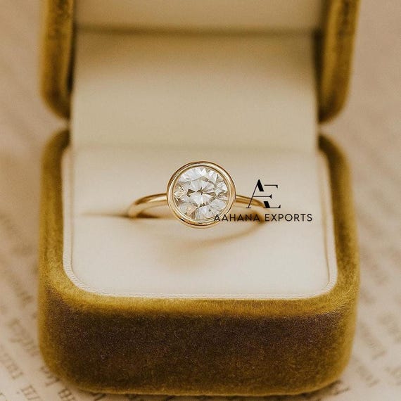 1 Carat Round Bezel Solitaire Ring / Minimalist Round Cut Promise Ring / Dainty Bezel Engagement Ring / Lab-Created / Gift for Her.