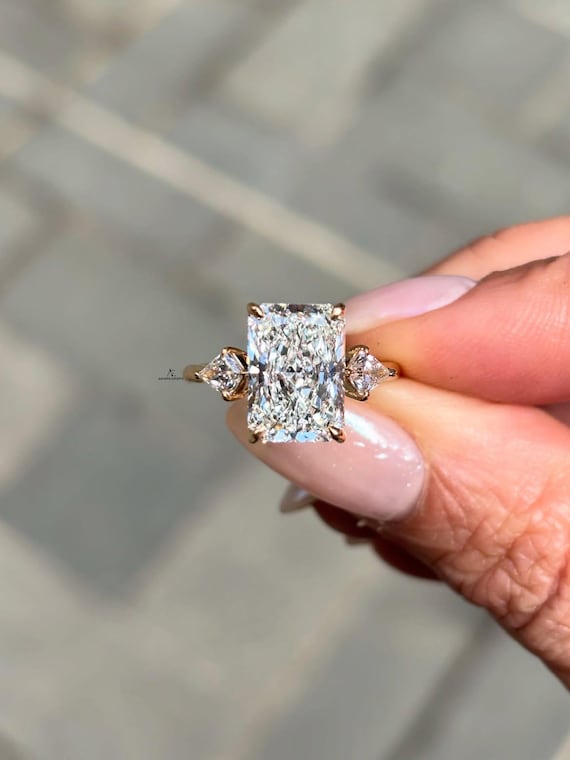 4CT Radiant Cut Lab Grown Diamond Engagement Ring Three Stone Diamond Ring for Women Side Kite Cut Diamond Wedding RinG Promise Ring for Her