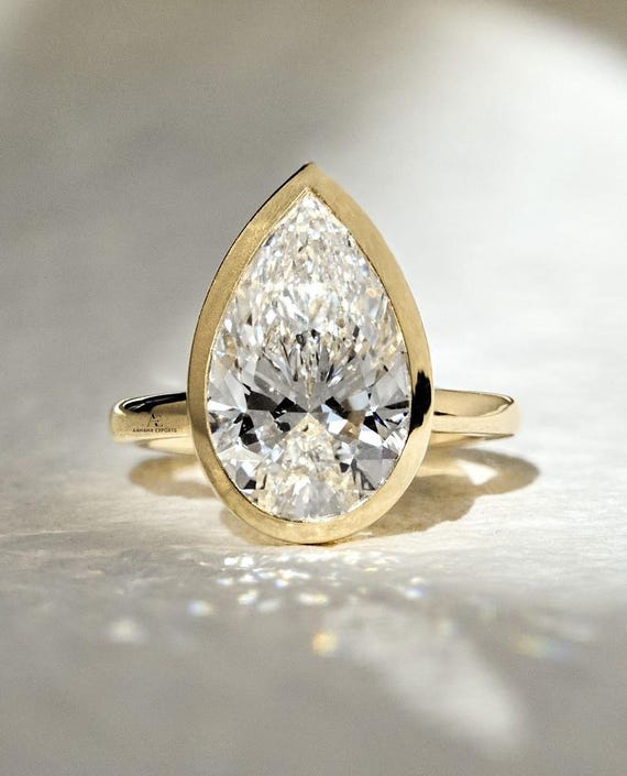 4 Carat E VVS2 Pear Lab Grown Diamond Bezel Set Ring / Tear Shape Split Shank Engagement Ring / 14k Gold 4CT Pear Cut Diamond Cathedral Ring