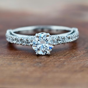 1 Carat Lab Grown Diamond Engagement Ring: Round Cut, IGI Certified