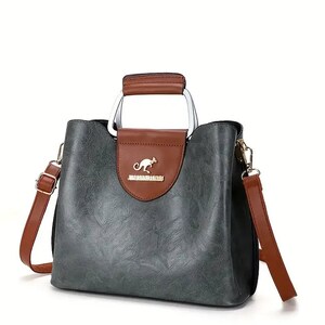 Elegant Brown Pebbled Leather Handbag with Gold-tone Horse Emblem, Structured Designer Purse with Detachable Shoulder Strap, Classic Women's zdjęcie 4