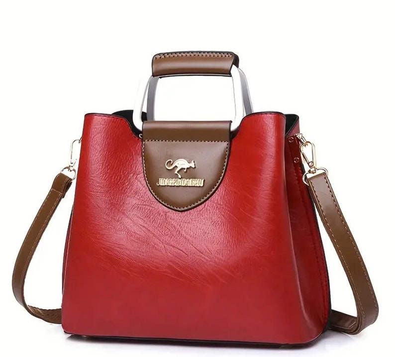 Elegant Brown Pebbled Leather Handbag with Gold-tone Horse Emblem, Structured Designer Purse with Detachable Shoulder Strap, Classic Women's zdjęcie 6