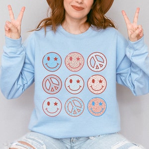 Smiles Sweatshirt | Comfy sweatshirt | Aesthetic Sweatshirt | Funny sweatshirt | Trendy Crewneck |