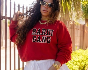 Bardi Gang Crewneck Sweatshirt – Cardi B Fan Merch, Hip Hop Streetwear, Cozy Unisex Sweater, Trendy Music Lover Gift, Bold Graphic Pullover