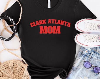 Clark Atlanta Universität - Personalisiertes Unisex Jersey Kurzarm-T-Shirt - Mama, Papa, Tante, Alumni, Oma, Opa Shirt - Heimkehr
