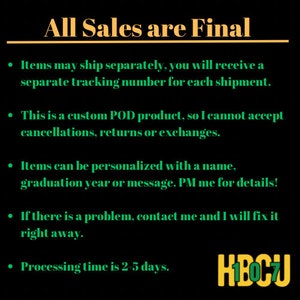 K&ouml;nnte beinhalten: Gr&uuml;ner Text auf schwarzem Hintergrund mit den Worten "All Sales are Final" oben. Der Text darunter listet die Shop-Richtlinien auf, darunter Informationen zu Versand, R&uuml;ckgabe, Personalisierung und Bearbeitungszeit. Der Text "HECU" ist unten im Bild in Gelb und Gr&uuml;n.