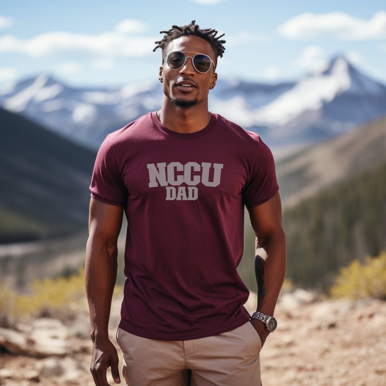 North Carolina Central Universität - Personalisiertes Unisex Jersey Kurzarm-T-Shirt für Männer - Mama, Papa, Tante, Alumni, Oma, Opa Shirt Bild 7