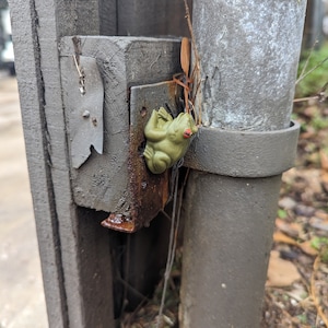 3D Printed Frog Geocache Container: Micro/Nano Size with Log & Magnet